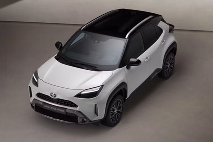 Tại thị trường Nhật Bản, mức giá xe Toyota Yaris Cross Z Urbano 2025 dao động từ 2.623.500 - 3.228.500 Yên (khoảng 446 - 548 triệu đồng). Đây hiện là phiên bản đắt nhất của dòng SUV cỡ B này ở xứ Phù Tang.