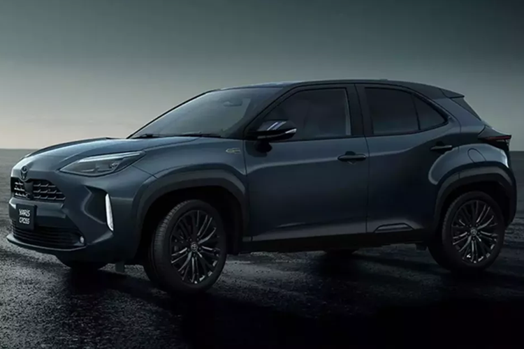 Để tạo sự khác biệt rõ ràng với bản thường, mẫu xe SUV Toyota Yaris Cross Z Urbano bản đặc biệt được bổ sung những chi tiết ngoại thất màu đen và logo mới.