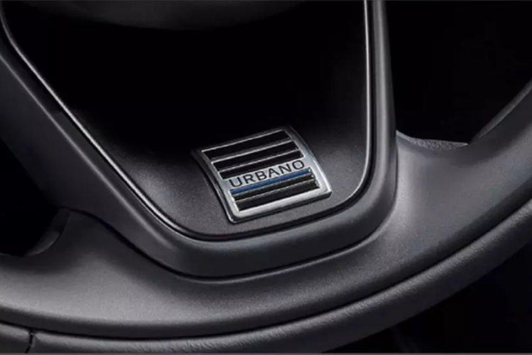 Đầu tiên là động cơ xăng Dynamic Force Engine 3 xi-lanh, hút khí tự nhiên, dung tích 1.5L, tạo ra công suất tối đa 118 mã lực và mô-men xoắn cực đại 145 Nm. Động cơ này đồng hành cùng hộp số biến thiên vô cấp Direct Shift-CVT, hệ dẫn động cầu trước FWD hoặc 4 bánh AWD.