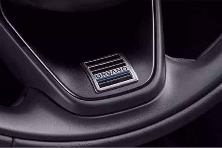 Đầu tiên là động cơ xăng Dynamic Force Engine 3 xi-lanh, hút khí tự nhiên, dung tích 1.5L, tạo ra công suất tối đa 118 mã lực và mô-men xoắn cực đại 145 Nm. Động cơ này đồng hành cùng hộp số biến thiên vô cấp Direct Shift-CVT, hệ dẫn động cầu trước FWD hoặc 4 bánh AWD.