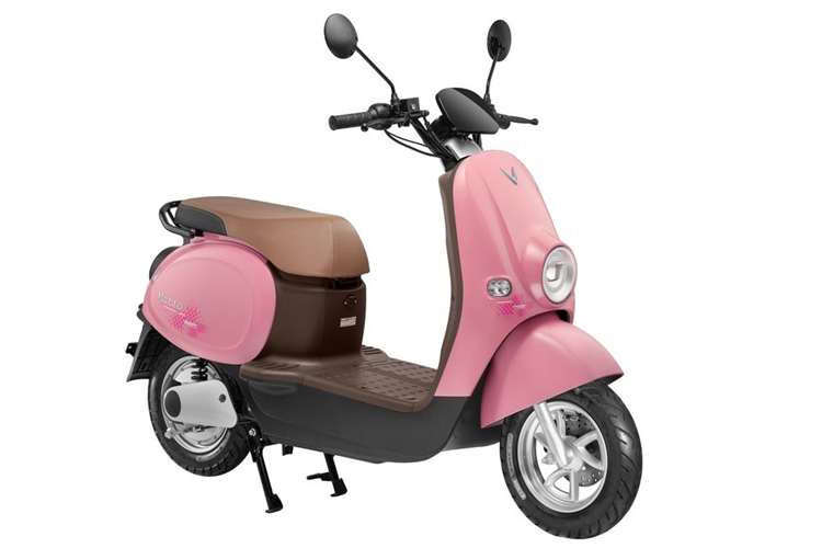 Xe có kích thước dài x rộng x cao lần lượt là 1.742 x 715 x 1.085 mm. Chiều cao yên ở mức 755 mm, phù hợp với vóc dáng của người Việt Nam. Trọng lượng 95,6 kg của xe giúp người dùng dễ dàng di chuyển trong không gian hẹp.