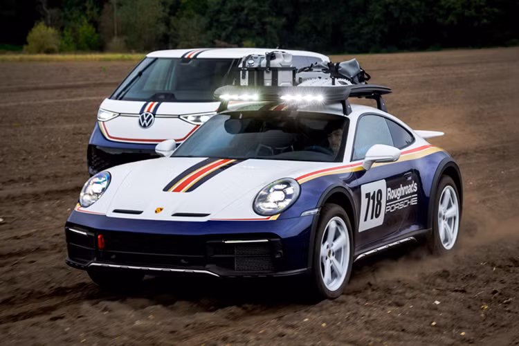 Nếu chưa có dịp sở hữu 911 Dakar thì đừng lo, năm 2026 sẽ có sự trở lại với phiên bản mới, tương tự như dòng xe 992.2 được nâng cấp, sức mạnh hybrid lấy cảm hứng từ 911 GTS.