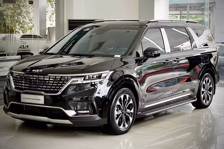 Kia Carnival ban xang “don kho”, dang giam toi 210 trieu dong-Hinh-2