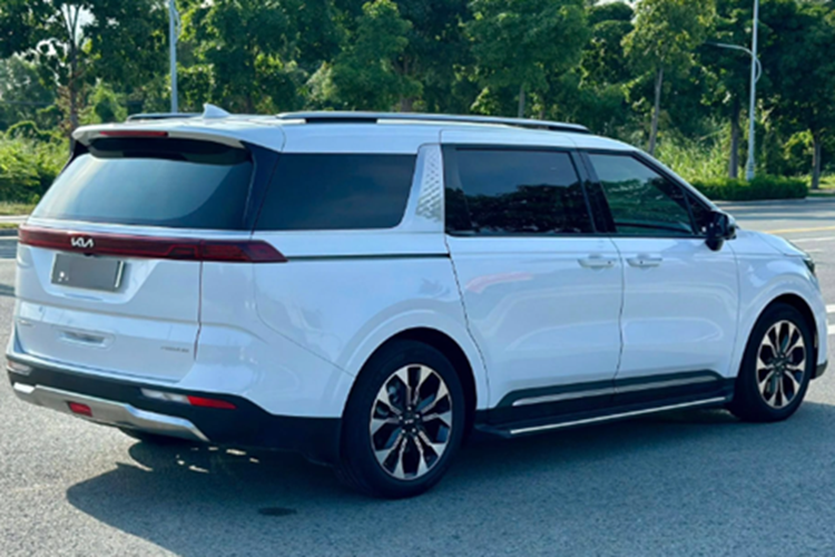 Song song với việc đẩy mạnh xả hàng bản xăng cũ, các đại lý cũng đang triển khai ưu đãi cho Carnival bản nâng cấp giữa vòng đời 2024. Cụ thể, bản hybrid được ưu đãi 50 triệu đồng, trong khi bản máy dầu được ưu đãi 20 triệu đồng. Nhờ đó, giá khởi điểm của Carnival 2024 hiện còn 1,279 tỷ đồng, giúp xe tiếp tục duy trì sức hút trong phân khúc xe gia đình cao cấp.