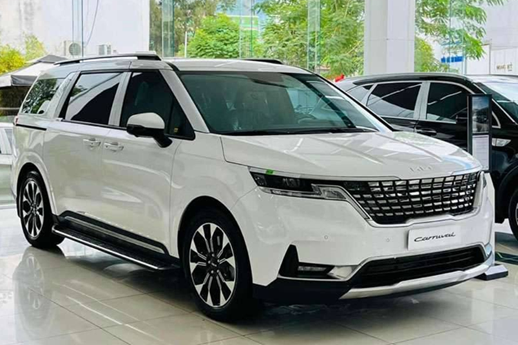 So với giá niêm yết ban đầu 1,849 tỷ đồng, hiện xe được ưu đãi tổng cộng lên tới 210 triệu đồng. Tuy nhiên, số lượng xe còn lại không nhiều và chủ yếu được bán theo diện “xe tồn kho cần đẩy sớm”, điều này phần nào phản ánh sức mua không cao đối với dòng xe xăng dung tích lớn trong giai đoạn này.