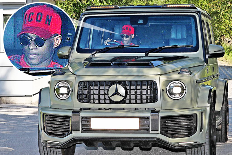 Tiền đạo người Anh cũng sở hữu một chiếc Mercedes-Benz AMG G63 trị giá khoảng 143.226 Bảng Anh (4,5 tỷ đồng). Xe sử dụng động cơ tăng áp kép, V8, 5.5L, công suất cực đại 537 mã lực và 760 Nm mô-men xoắn. Mercedes-Benz AMG G63 có thể tăng tốc 0-100 km/h trong 5,4 giây.