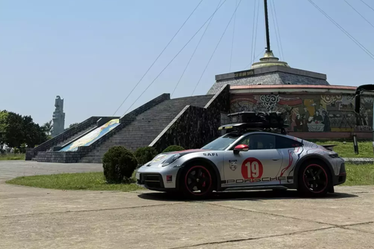 Cụ thể tổng quãng đường đi và về có thể hơn 10.000 km, anh chia sẻ sẽ thưởng thức mùa hoa của 7 loài khác nhau là hoa đỗ quyên, hoa anh đào, hoa cải, hoa lê, hoa đào, hoa mơ, hoa phượng tím... cùng nhiều tỉnh thành của Trung Quốc.