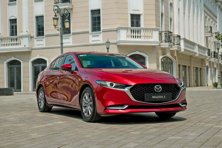 Như vậy, giá xe Mazda3 Sedan Deluxe, Luxury và Premium lần lượt là 599 triệu đồng, 644 triệu đồng và 719 triệu đồng. Mẫu Mazda3 Sport Luxury có giá 659 triệu đồng và Premium là 719 triệu đồng. Mặc dù không sở hữu mức giá quá hấp dẫn nhưng Mazda3 vẫn thu hút được khách hàng nhờ thiết kế trẻ trung, hiện đại.