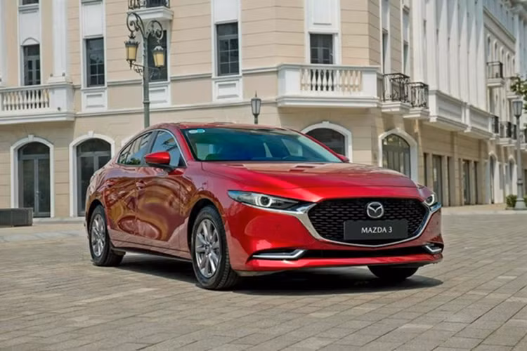 Như vậy, giá xe Mazda3 Sedan Deluxe, Luxury và Premium lần lượt là 599 triệu đồng, 644 triệu đồng và 719 triệu đồng. Mẫu Mazda3 Sport Luxury có giá 659 triệu đồng và Premium là 719 triệu đồng. Mặc dù không sở hữu mức giá quá hấp dẫn nhưng Mazda3 vẫn thu hút được khách hàng nhờ thiết kế trẻ trung, hiện đại.