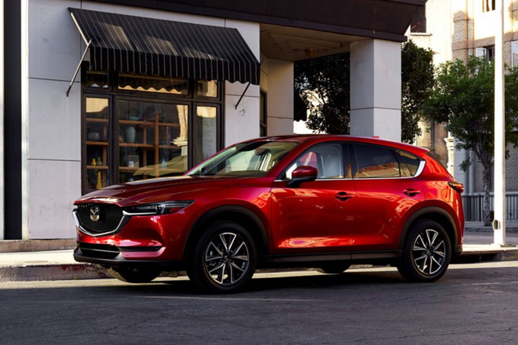 Mặc dù giá bán tăng, nhưng các chuyên gia dự đoán doanh số của Mazda CX-5 sẽ không bị ảnh hưởng đáng kể, do mức giá mới vẫn giữ được tính cạnh tranh so với các đối thủ cùng phân khúc SUV cỡ C sử dụng động cơ xăng