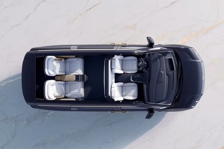 Kích thước thân xe Zeekr 009 Grand Collector Edition có chiều dài x rộng x cao lần lượt là 5.217 x 2.024 x 1.812 (mm) với chiều dài cơ sở 3.205 (mm). So với bản tiêu chuẩn, 009 Grand Collector dài hơn 8 mm, tuy nhiên chỉ có cấu hình 4 chỗ ngồi (2+2) nên không gian rộng rãi hơn hẳn.