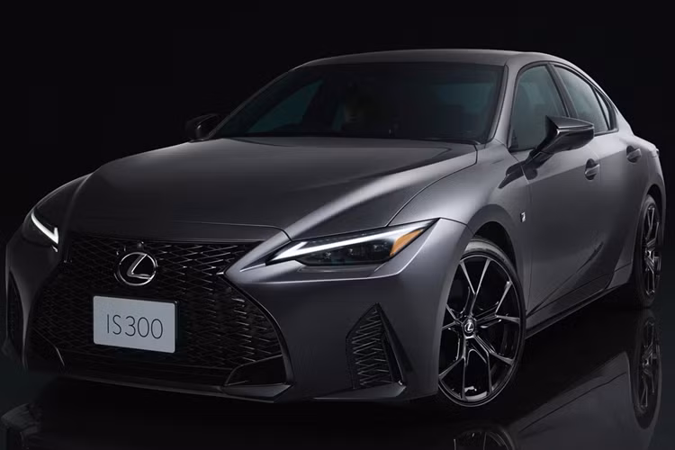 Gói nâng cấp dành riêng cho Lexus IS 2025 mới, gồm IS 300 và IS 300h được phân phối tại thị trường Nhật Bản mang tên "F Sport Mode Black IV", trong đó có bộ mâm hợp kim của thương hiệu độ BBS, gương chiếu hậu và viền cửa sổ sơn đen, cùng các chi tiết chrome được thay thế bằng màu khói.