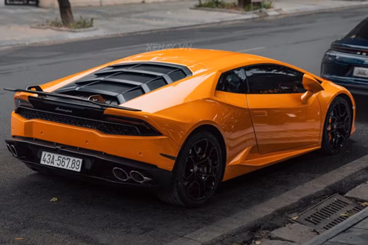 Siêu xe Lamborghini Huracan LP610-4 mang biển san bằng tất cả của Đà Nẵng sử dụng động cơ V10, dung tích 5.2 lít, sản sinh công suất tối đa 610 mã lực và mô-men xoắn cực đại 560 Nm. Chiếc xe này được chủ nhân độ lại hệ thống ống xả của Capristo.