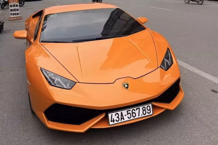 Vào cuối tháng 1/2025, 1 doanh nhân đến từ Hà Nội đã tậu về garage chiếc siêu xe Lamborghini Huracan LP610-4 siêu lướt chỉ mới đi được hơn 13.000 km, dù xe tận đời 2015, tức đã ở Việt Nam 10 năm, như vậy trung bình mỗi năm xe lăn bánh khoảng 1.300 km, 1 con số vô cùng ấn tượng với 1 siêu xe đã qua sử dụng.