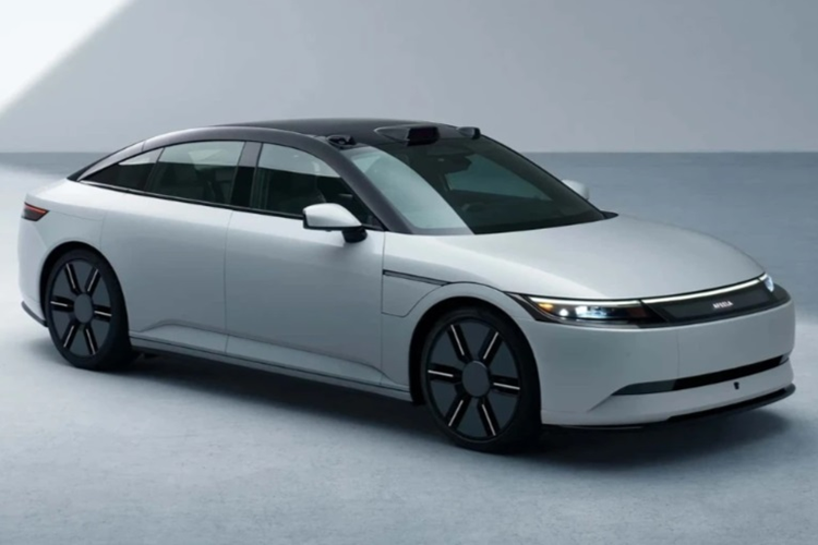 Theo đó, Afeela 1 của Honda Sony được bán ra với hai phiên bản là Origin và Signature, đi cùng mức giá lần lượt là 89.900 USD và 102.900 USD (khoảng 2,281 - 2,611 tỷ đồng). Dự kiến bản Signature cao cấp sẽ được bàn giao đến khách hàng từ giữa năm 2026, còn khách mua bản Origin phải đợi đến năm 2027.