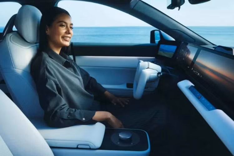 Theo công bố, mẫu xe điện Afeela 1 được trang bị hai động cơ điện cho tổng công suất là 483 mã lực. Động cơ đi cùng hệ dẫn động 4 bánh toàn thời gian. Xe còn có cụm pin lithium-ion dung lượng 91 kWh cung cấp phạm vi hoạt động ước tính lên đến 483 km theo tiêu chuẩn EPA.