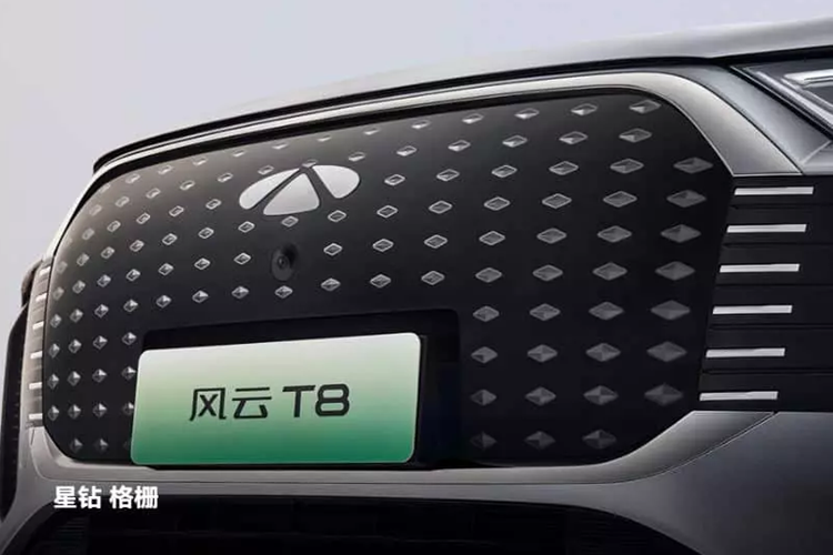 Phía sau được trang bị cánh gió trên nóc xe, cụm đèn phanh gắn trên cao và cụm đèn hậu xuyên suốt tích hợp logo chữ Fulwin. Sức mạnh đến từ hệ thống hybrid cắm điện với hai tùy chọn động cơ: động cơ hút khí tự nhiên 1,5 lít và động cơ tăng áp 1,5 lít, kết hợp với DHT.