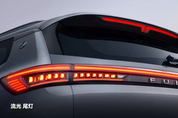 Động cơ hút khí tự nhiên cho công suất 75 kW (101 mã lực) và 125 Nm trong khi động cơ tăng áp cho công suất 115 kW (154 mã lực) và 220 Nm. Toàn bộ dòng xe được trang bị tiêu chuẩn động cơ điện phía trước cho công suất 150 kW (201 mã lực) và 310 Nm.