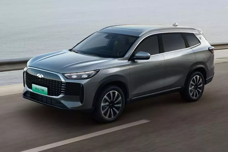 Vào ngày 1/1 vừa qua, Chery đã mở bán trước mẫu SUV hybrid cắm điện Fulwin T8, với kiểu bố trí 5 chỗ và 7 chỗ, giá xe Chery Fulwin T8 2025 từ 109.900 – 156.900 nhân dân tệ (15.000 – 21.400 đô la). Cho đến nay, dòng Fulwin bao gồm các mẫu SUV T6, T9 và T10.