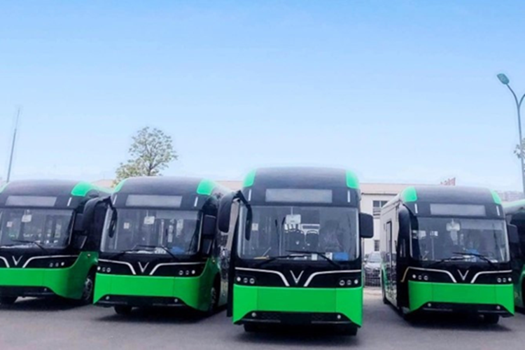 Hiện VinFast đang tiếp tục phát triển các dòng xe buýt điện mới với thiết kế và kích thước phù hợp với đặc thù giao thông tại các địa phương, thúc đẩy nhanh chóng quá trình “xanh hóa” giao thông công cộng theo đúng lộ trình đã đề ra tại Quyết định 876-QĐ/TTg của Thủ tướng Chính phủ.