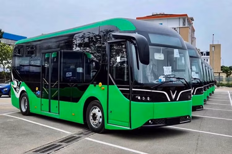 Theo kế hoạch, trong năm 2025, toàn bộ xe buýt trên các tuyến giao thông trên sẽ được thay thế hoàn toàn bằng xe buýt điện. Việc chuyển đổi sang xe điện sẽ nâng tổng số tuyến chuyển đổi sang xe buýt điện của thành phố lên 14, bên cạnh 10 tuyến xe buýt điện đang do Vinbus vận hành. Theo lộ trình, đến năm 2035, tỷ lệ xe buýt tại Thủ đô sẽ đạt 100% là xe điện.