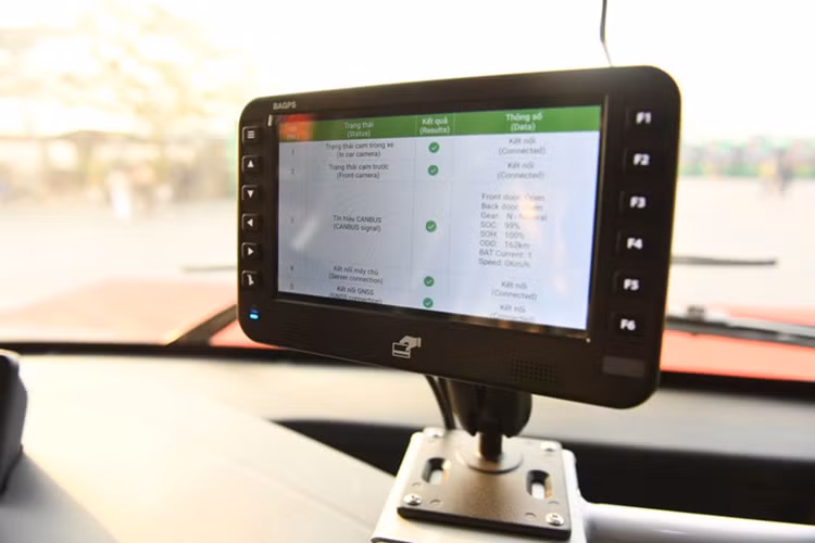 Để đẩy nhanh quá trình xanh hóa, VinFast cam kết áp dụng chính sách giá tốt nhất, chế độ bảo hành vượt trội và cung cấp giải pháp sạc linh hoạt, phù hợp với điều kiện thực tế của các đơn vị vận tải”.