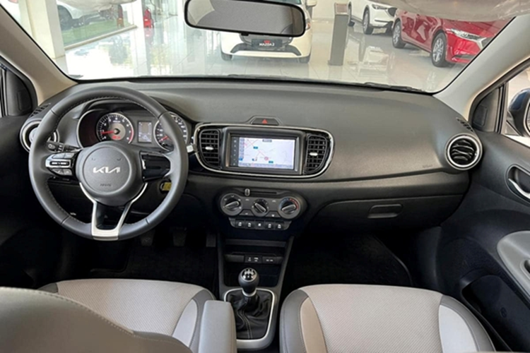 Trong năm 2024, mẫu sedan hạng B của Kia chỉ bán được 519 xe, và là mẫu xe “ế” thứ hai phân khúc, trên duy nhất Suzuki Ciaz vốn ngừng phân phối trong cùng năm. Hiện tại, dù giá bán đã rẻ nhất nhì phân khúc, các đại lý vẫn phải tung ưu đãi mạnh tay dành cho Kia Soluto mới có thể thuyết phục khách hàng.