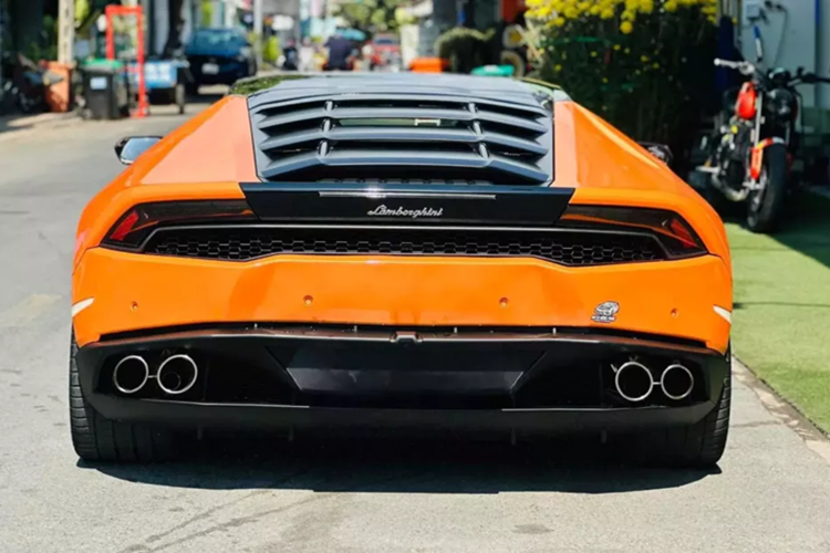 Siêu xe Lamborghini Huracan LP610-4 mới được một tay chơi xe ở Bình Dương tậu về sở hữu động cơ V10, dung tích 5.2 lít, sản sinh công suất tối đa 610 mã lực tại vòng tua máy 8.250 vòng/phút và mô-men xoắn cực đại 560 Nm tại vòng tua máy 6.500 vòng/phút.