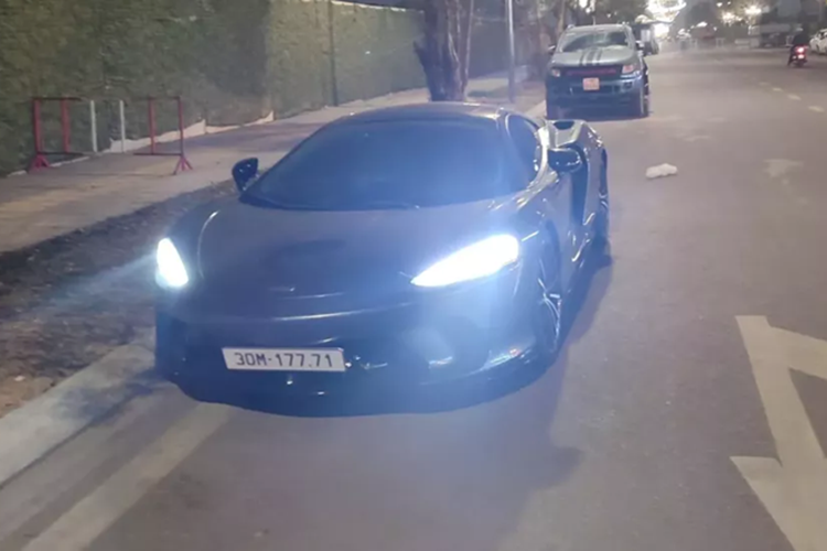 Động cơ trên siêu xe McLaren GT sẽ đi kèm với hộp số ly hợp kép 7 cấp, nhờ đó, mẫu siêu xe Grand Tourer của hãng xe McLaren có thể hoàn thành việc tăng tốc từ vị trí xuất phát lên 100 km/h chỉ trong thời gian 3,2 giây trước khi đạt tốc độ tối đa là 326 km/h.