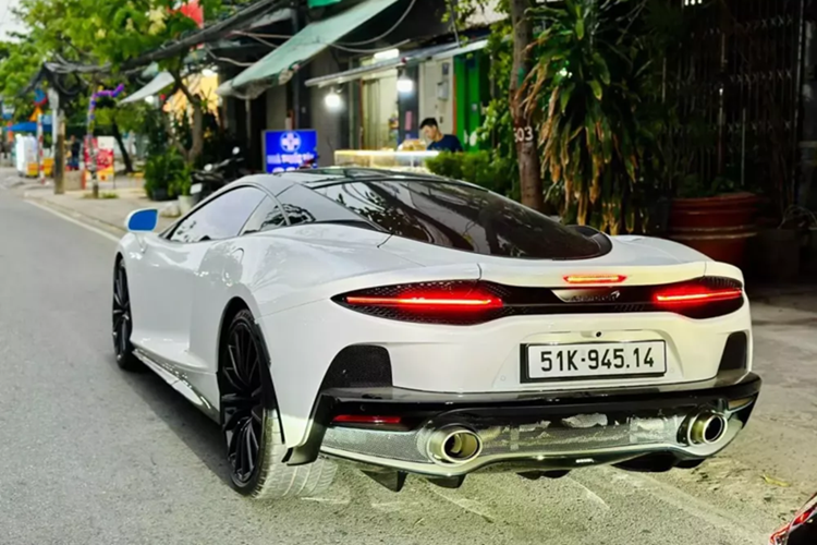 Về chiếc xe McLaren GT hàng hiếm thú vị này, hãng McLaren đã trang bị đến 2 khoang hành lý cho xe GT với tổng diện tích chứa đồ lên đến 570 lít