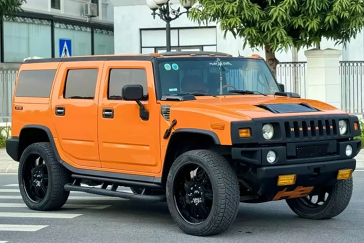 Nó dựa trên chiếc xe bán tải GM GMT820 nhưng đã được sửa đổi nhiều chi tiết, để mang đến ngoại hình đầy hầm hố, luôn là tâm điểm của mọi sự chú ý khi xuất hiện trên đường phố, trong các sự kiện xe.