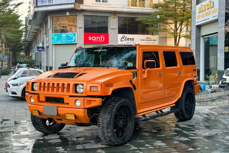 SUV hạng sang cỡ lớn Hummer H2 tại Việt Nam ban đầu được trang bị động cơ V8, dung tích 6.0 lít, sau đó nâng cấp lên 6.2 lít. Nhờ đó mà xe H2 của Hummer sản sinh công suất tối đa 316 mã lực đến 393 mã lực, tại vòng tua máy 5.200 vòng/phút và mô-men xoắn cực đại 495 Nm tại vòng tua máy 4.000 vòng/phút.