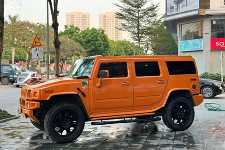 Động cơ xe đi kèm hộp số tự động 4 cấp cho bản cũ, từ năm 2008, xe được trang bị hộp số 6 cấp, nhờ đó mà chiếc SUV hạng sang cỡ lớn Hummer H2 có thời gian tăng tốc từ vị trí xuất phát lên 100 km/h chỉ trong thời gian từ 9,1 giây đến 10,9 giây.