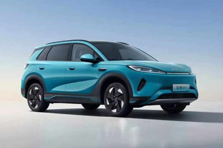 Mẫu xe SUV BYD Sealion 05 EV là một phần của dòng xe Sealion. Dòng xe này bao gồm các biến thể hệ truyền động hoàn toàn bằng điện và plug-in hybrid. Điều đáng nói là dòng xe Sealion hướng đến các thị trường nước ngoài. Trước đó, mẫu xe crossover BYD Sealion 07 EV đã có mặt tại một số quốc gia.