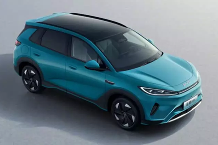 Mới đây, mẫu xe crossover BYD Sealion 05 EV 2025 mới đã được ra mắt tại Trung Quốc với mức giá khởi điểm là 117.800 nhân dân tệ (16.240 USD - khoảng 380 triệu đồng). Đây là mẫu SUV dành cho thị trường đại chúng với cốp trước dung tích 110 lít, tủ lạnh, hệ thống hỗ trợ lái xe “God's Eye” C và phạm vi hoạt động lên tới 520 km.