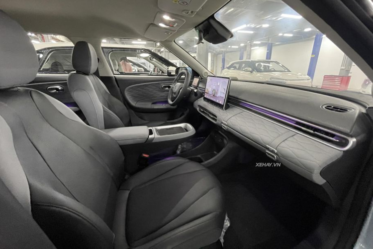 Mẫu xe này được trang bị mô-tơ điện cho công suất tối đa 94 mã lực và mô-men xoắn cực đại 160 Nm. Dongfeng Box có hai tùy chọn pin với dung lượng lần lượt là 31,45 kWh và 42,3 kWh, di chuyển quãng đường tương ứng là 240 km và 340 km theo tiêu chuẩn WLTP.