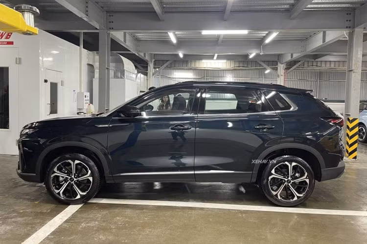 Cung cấp sức mạnh cho Huge là hệ truyền động hybrid với sự kết hợp của động cơ 1.5L với mô tơ điện ở cầu trước cho tổng công suất 241 mã lực, mô-men xoắn 540 Nm. Hệ truyền động này đi cùng với hộp số ly hợp kép 7 cấp.