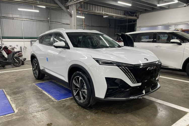 Phiên bản thuần xăng của Mage được trang bị động cơ tăng áp 1.5 cho công suất 201 mã lực, mô-men xoắn 305 Nm. Đi cùng là hộp số ly hợp kép 7 cấp. Thứ hai là hệ truyền động hybrid là sự kết hợp của máy xăng 4 xi-lanh, tăng áp, dung tích 1.5L và mô-tơ điện, tạo ra tổng công suất là 288 mã lực và mô-men xoắn cực đại 565 Nm.