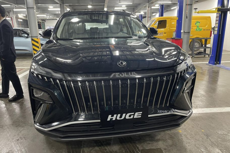  Dongfeng Huge Mẫu xe SUV Dongfeng Huge được phân phối tại Việt Nam với một phiên bản cùng mức giá là 1,029 tỷ đồng.