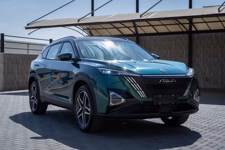 Giá bán và thời gian ra mắt chính thức của 4 mẫu xe đến nay chưa được công bố. Theo một số nguồn tin, toàn bộ lô xe đầu tiên của DongFeng đã cập bến Việt Nam từ cuối tháng 12, giá bán dự kiến của Box EV cũng được tiết lộ, dao động 550 triệu đồng.