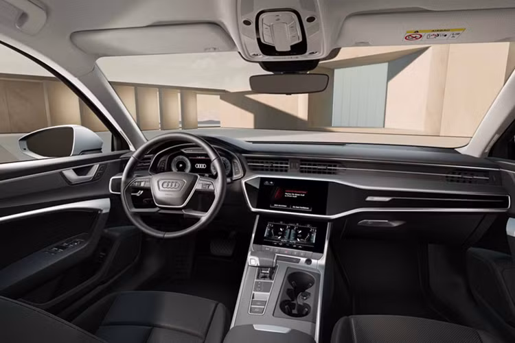 Giá khởi điểm của phiên bản này là 2,299 tỷ đồng. Một số đại diện cùng tầm giá có thể kể đến như BMW 5 Series M Sport (2,169 tỷ), Mercedes-Benz E 200 Exclusive (2,222 tỷ) hay Volvo S90 Ultra (2,269 tỷ đồng).