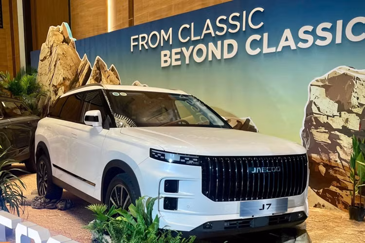 Geleximco và Chery vừa thông báo kế hoạch ra mắt mẫu SUV hybrid (PHEV) vào tháng 1/2025. Đây là sản phẩm thứ 2 của tập đoàn Chery được mang về Việt Nam sau chiếc Omoda C5.