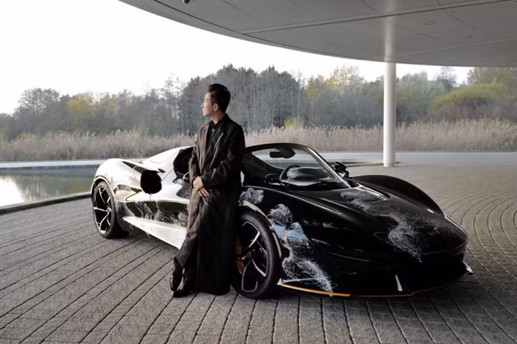 Trái tim này sẽ mang đến công suất tối đa 804 mã lực và mô-men xoắn cực đại 800 Nm cho xe McLaren Elva, toàn bộ nội công của xe sẽ được truyền đến cầu sau thông qua hộp số 7 cấp ly hợp kép, nhờ đó siêu phẩm được mệnh danh là 4 không của McLaren có thể tăng tốc từ vị trí xuất phát lên 100 km/h trong thời gian chưa đầy 3 giây.