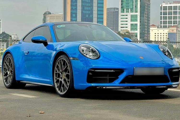 Vào đầu tháng 12/2024, một người chơi xe ở Hà Nội đã mua lại chiếc xe thể thao Porsche 911 GT3 thế hệ 992 từ showroom chuyên mua bán xe sang đã nhận được sự quan tâm đặc biệt, lý do là dù chiếc xe này đã ra biển kiểm soát của tỉnh Long An hơn 2 năm qua nhưng số đồng hồ công tơ mét chỉ 80 km.