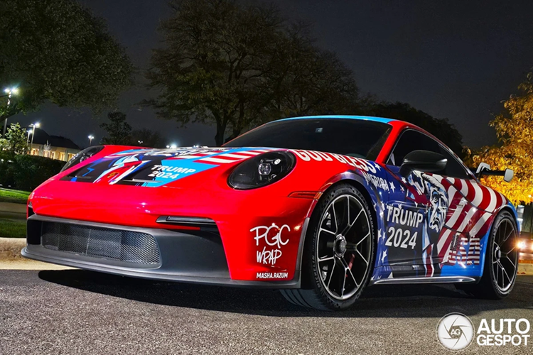 Hiện tại, phiên bản hiệu năng cao Porsche 911 GT3 đã ra mắt phiên bản nâng cấp giữa vòng đời cách đây không lâu. Tại Mỹ, mẫu xe thể thao này có giá từ 222.500 USD.