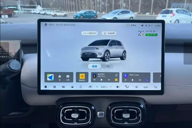 Lái xe thông minh sẽ nâng cấp lên lidar 192 dòng và radar sóng milimet 4D, còn trang bị an toàn có thêm sự bổ sung phanh khẩn cấp tự động mọi hướng để tránh va chạm và lái khẩn cấp tự động và phanh êm hơn.