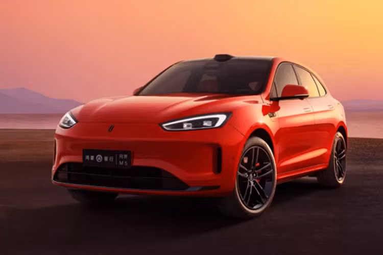 Chiếc xe mới được mệnh danh là Aito M5 mạnh nhất trong lịch sử với năm nâng cấp lớn về ngoại hình, buồng lái, lái xe thông minh, điều khiển xe và an toàn, theo quan chức này.