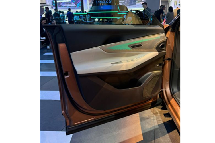 Thứ nhất là máy xăng tăng áp 1.5L (161 mã lực) kết hợp với một mô tơ điện (161 mã lực) và pin 21 kWh, cho phạm vi hoạt động thuần điện là 120 km. Thứ hai là động cơ xăng tăng áp 1.5L (161 mã lực) đi kèm một mô tơ điện (161 mã lực) và pin 39,8 kWh.