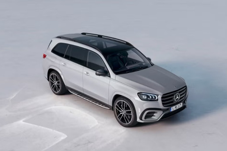 Trong đó phiên bản mở bán đầu tiên là GLS 450 4MATIC. Mức giá xe Mercedes-Benz GLS 2025 dự kiến cho GLS 450 2025 là khoảng 5,5 tỷ đồng, cao hơn đôi chút so với GLS 450 bản hiện hành (5,389 tỷ đồng) đang được công bố trên website chính hãng.