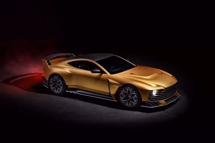 Aston Martin không chỉ cải tiến động cơ mà còn giảm trọng lượng của xe như khung phụ phía sau in 3D giảm 3 kg, ống truyền mô-men xoắn bằng magiê giảm 8,6 kg, pin lithium-ion nhẹ hơn 11,5 kg so với Valour, giúp Valiant trở nên linh hoạt hơn. 